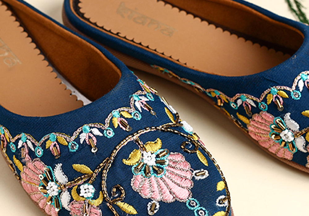 Midnight Blossom Embroidered Ethnic Jutti