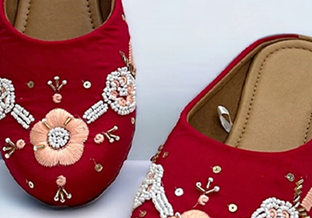 Crimson Bloom Embroidered Jutti 3