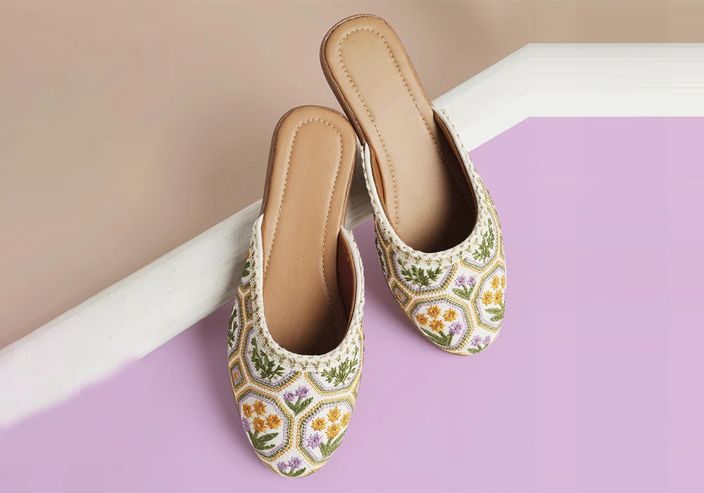 Honeycomb Bloom Embroidered Jutti 1