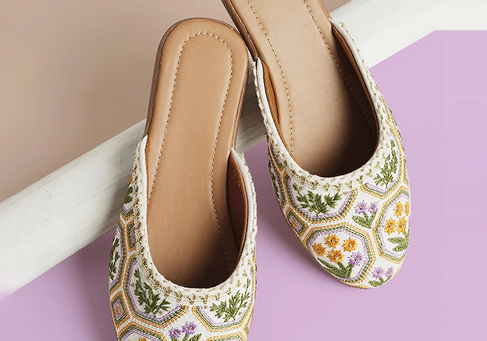 Honeycomb Bloom Embroidered Jutti 2
