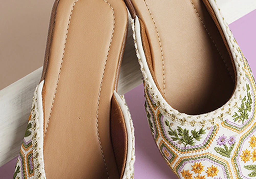 Honeycomb Bloom Embroidered Jutti 3