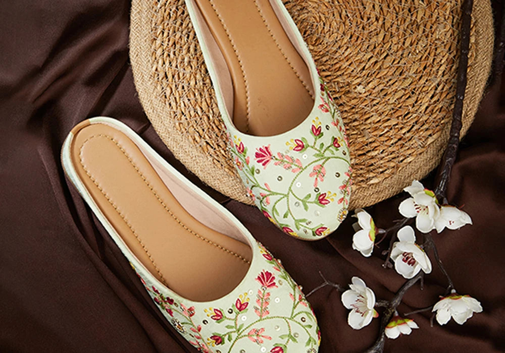 Ivory Meadow Embroidered Jutti 2