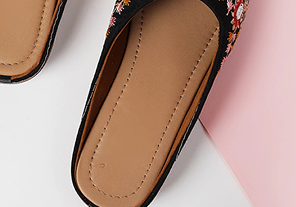 Midnight Bloom Embroidered Jutti 3