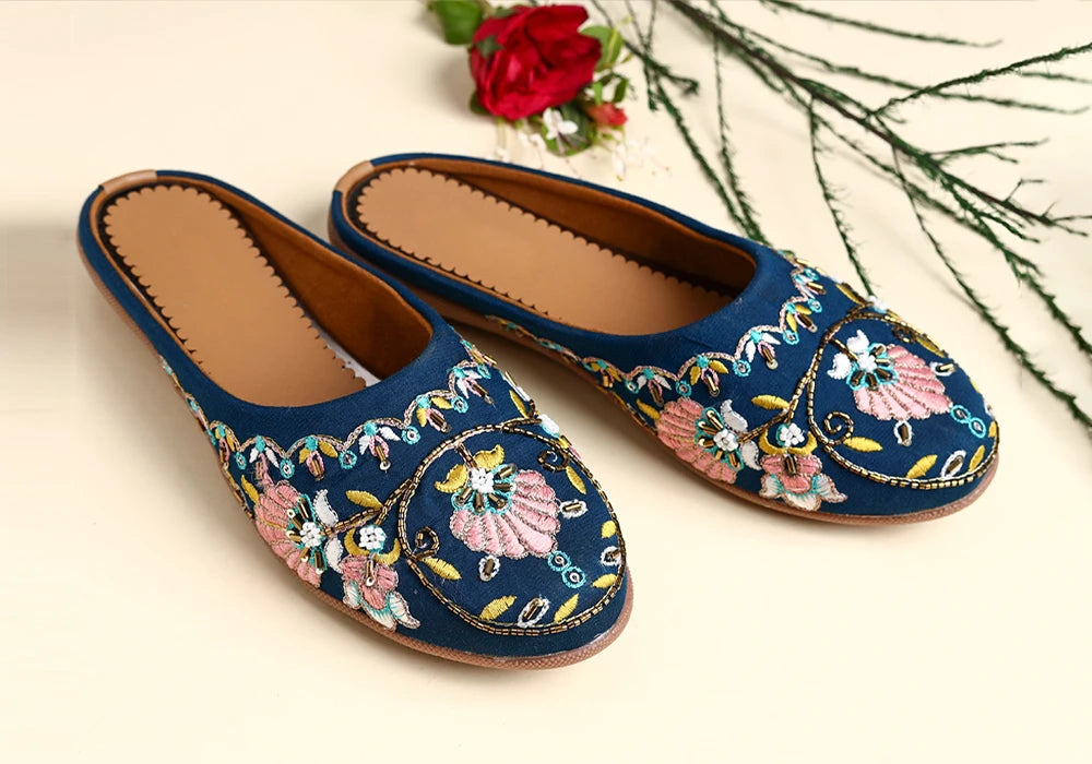 Midnight Blossom Embroidered Ethnic Jutti 1