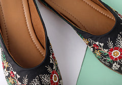 Midnight Blossom Hand-Embroidered Jutti 3