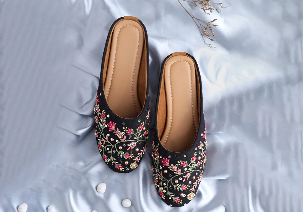 Midnight Garden Embroidered Jutti 1