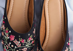Midnight Garden Embroidered Jutti 3