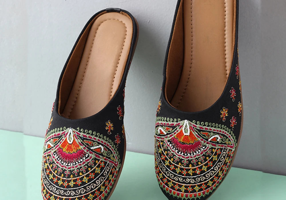 Midnight Mela Multicolor Embroidered Jutti 2